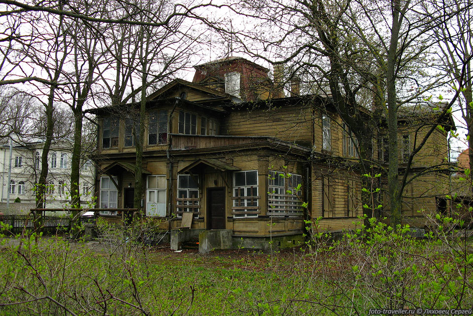 Старый дом в парке Кадриорг