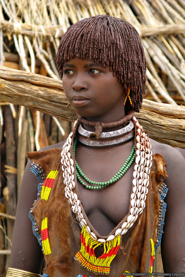 Девушка хамер.
Девушки в племенах бывают весьма симпатичной наружности.