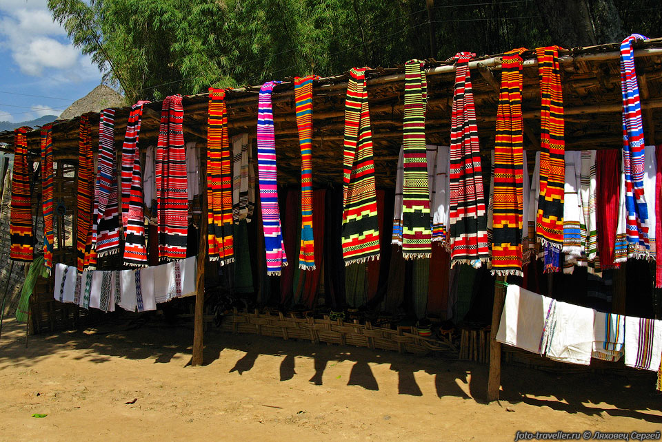 Территория дорзе расположена довольно высоко в прохладных горах, 
что дало толчок развитию ткацкого дела для создания одежды.
Они изготовляют лучшие в Эфиопии национальные накидки - "шаммы".