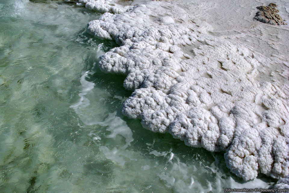  На озере Ассаль добывают поваренную соль