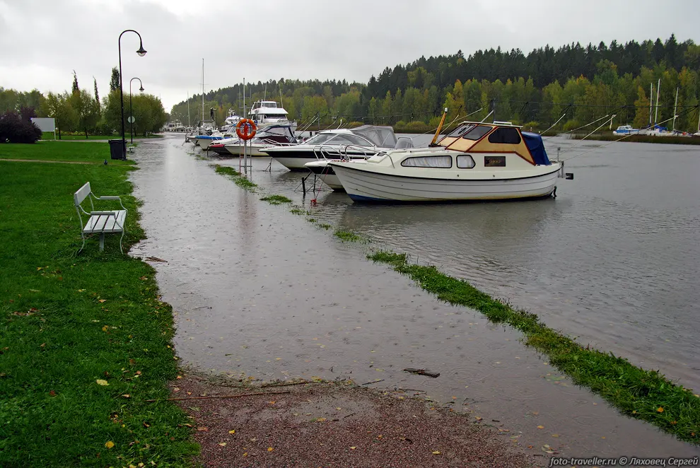Порвоо (Porvoo) небольшой город, расположенный
в 50 км к востоку от Хельсинки