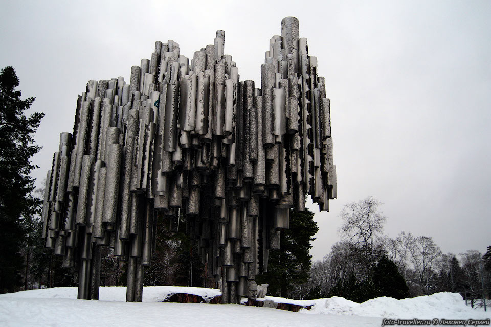 Памятник финскому композитору Яну Сибелиусу  (1865-1957).