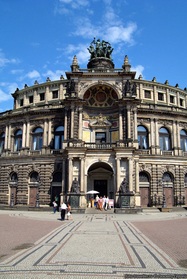Опера Земпера построена в 1878 году