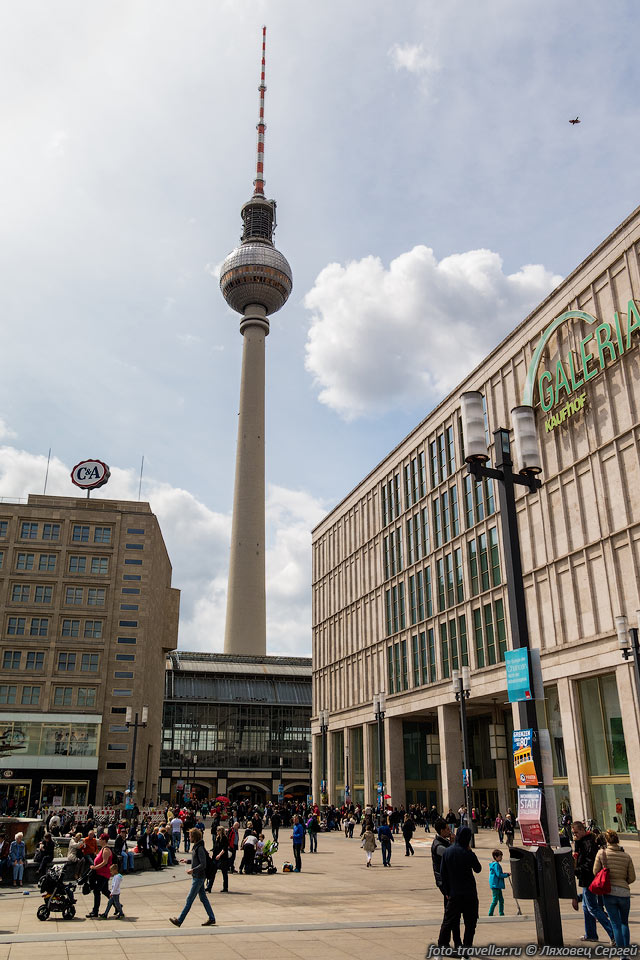 Берлинская телебашня высотой в 368 м является самым высоким сооружением 
Германии.
Располагается вблизи площади Александерплац. Башня построена в 1969 году.
На момент постройки она была второй по высоте в мире после Останкинской телебашни.