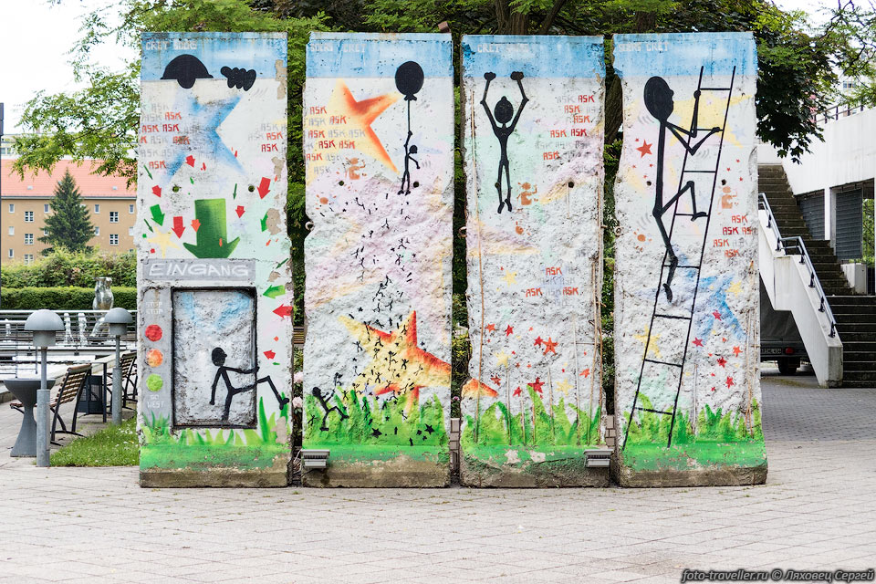 Кусок Берлинской стены (Berliner Mauer, Antifaschistischer Schutzwall).