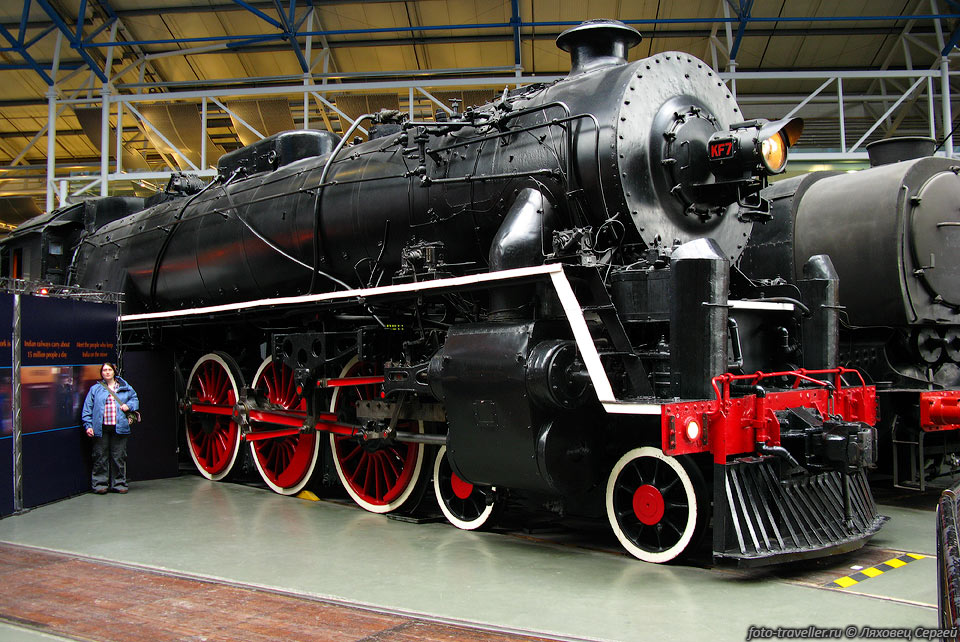 Один из паровозов в Национальном железнодорожном музее в Йорке 
(National Railway Museum).
Это самый большой музей такого плана в мире.