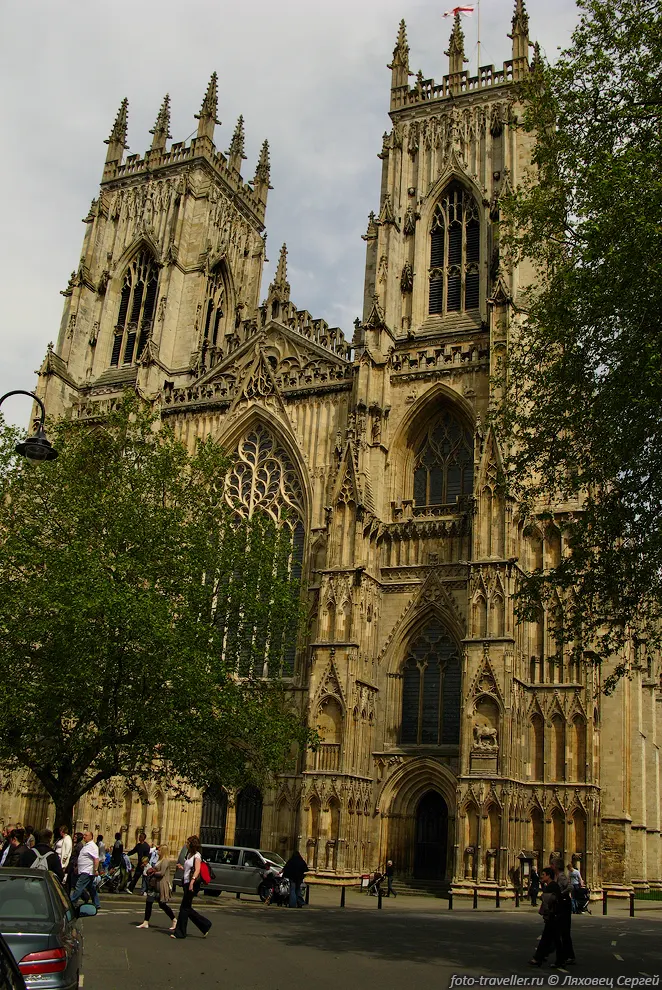 Йоркский собор (York Minster) является самой большой раннеготической
церковью Северной Европы