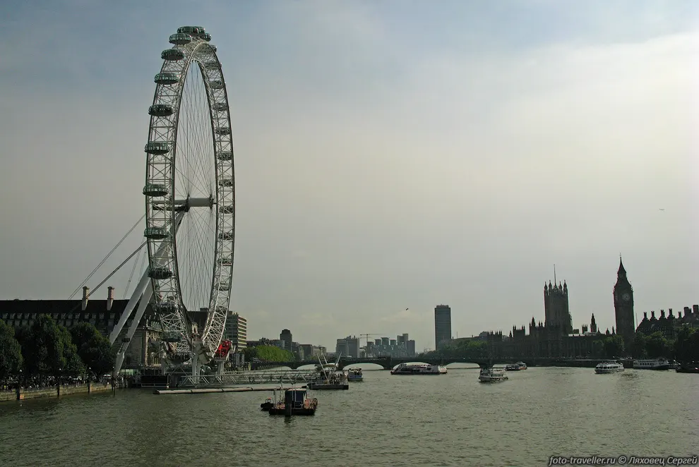 Лондонский глаз (London Eye) - одно из крупнейших колёс обозрения
в мире.
С высоты 135 метров открывается вид практически на весь город.