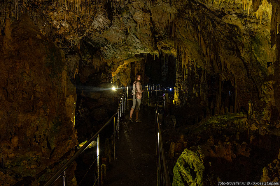 Исследование пещер Диру началось в 1949 году. 
Протяженность 14 км. Пещера была обитаема в эпохе неолита.