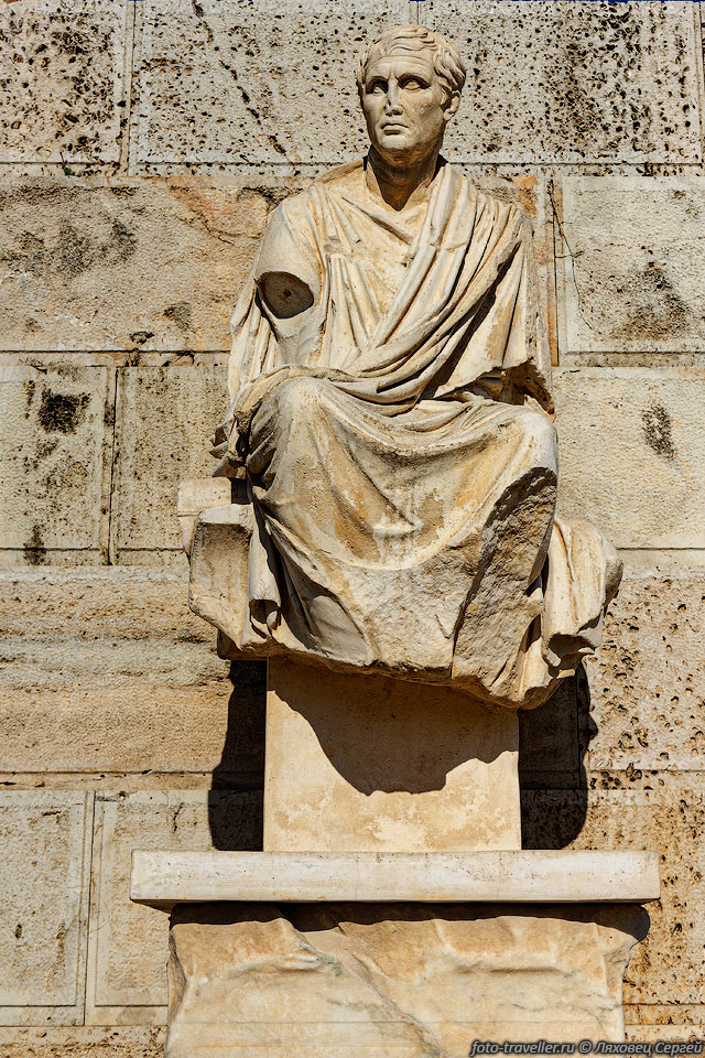 Статуя менандера в Акрополе