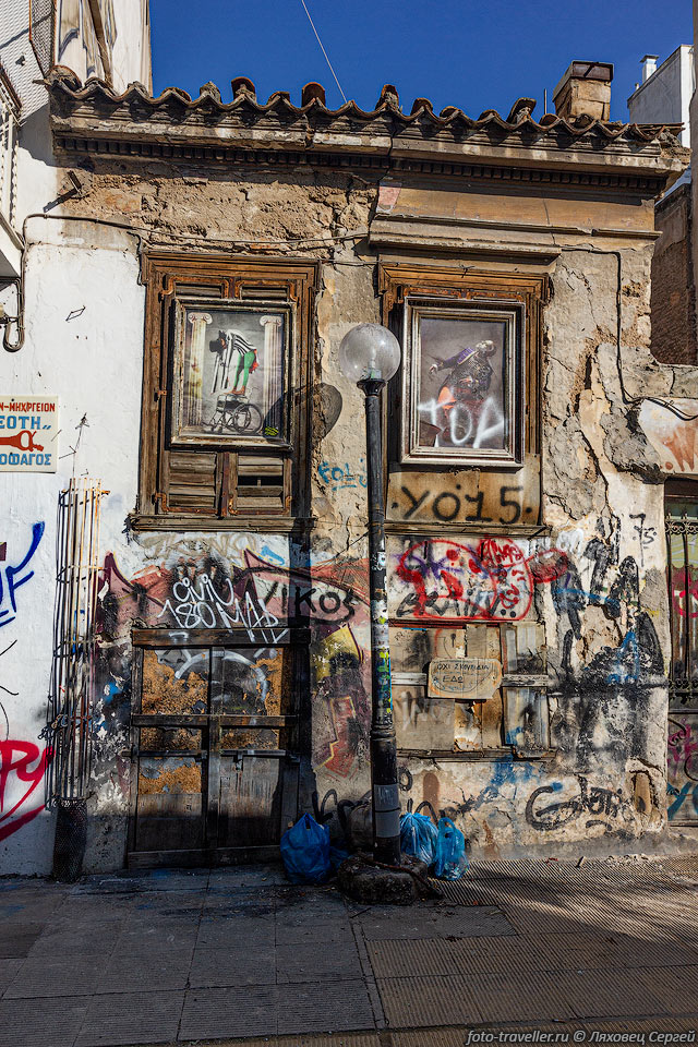 Современная наскальная живопись.
В Афинах есть в большинстве мест.