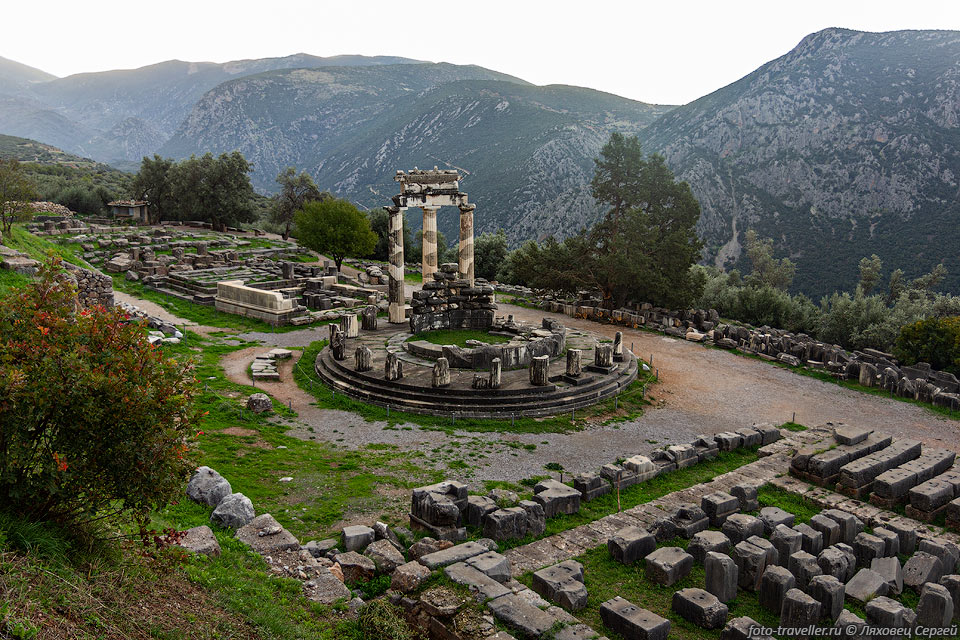 Храм Афины Пронайи в Древних Дельфах (Ancient Delphi).