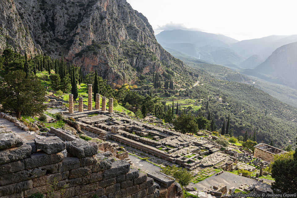 Храм Аполлона Пифийского в Древних Дельфах построен в 6-4 века 
до н.э.