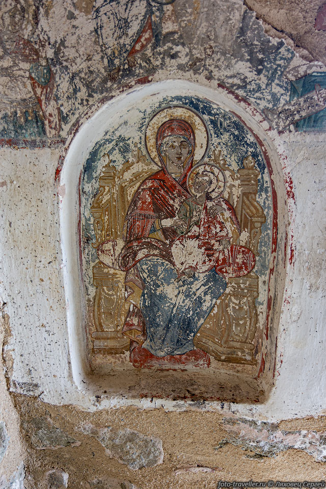 Древние росписи в монастыре Святой Троицы
