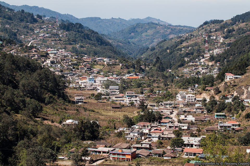 Поселок Тодос-Сантос-Кучуматан расположен в горах на высоте 2500 
м