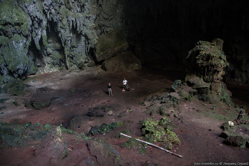Большой зал пещеры Бомбил-Пек