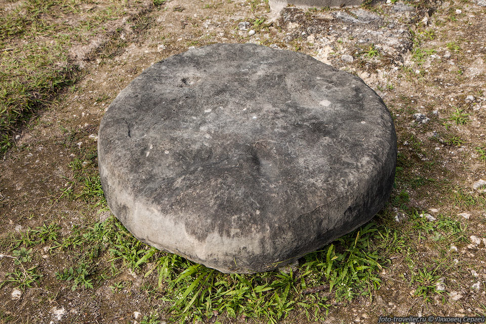 Алтарный камень майя.