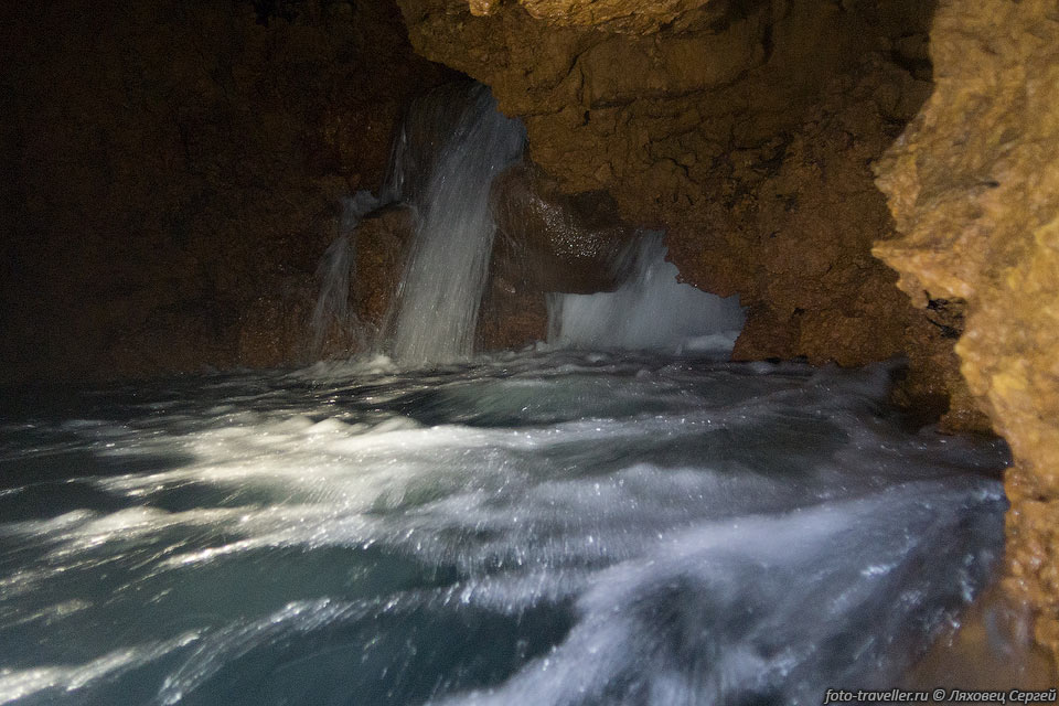 Водопад в пещере Куэва-дель-рио