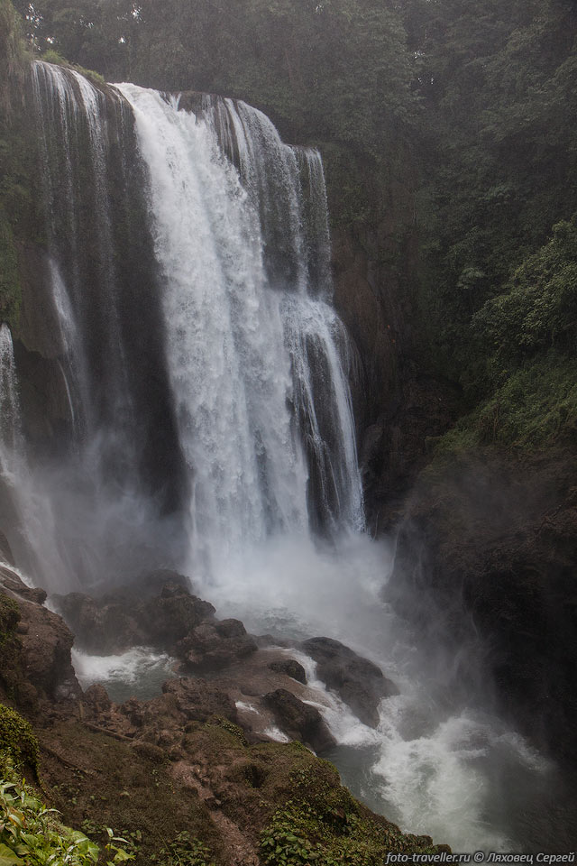 Водопад Пулхапанзак (Pulhapanzak waterfalls) имеет высоту 43 метра.
Водопад находится на речке Рио-Амапа (Río Amapa), не далеко от озера Йохоа.