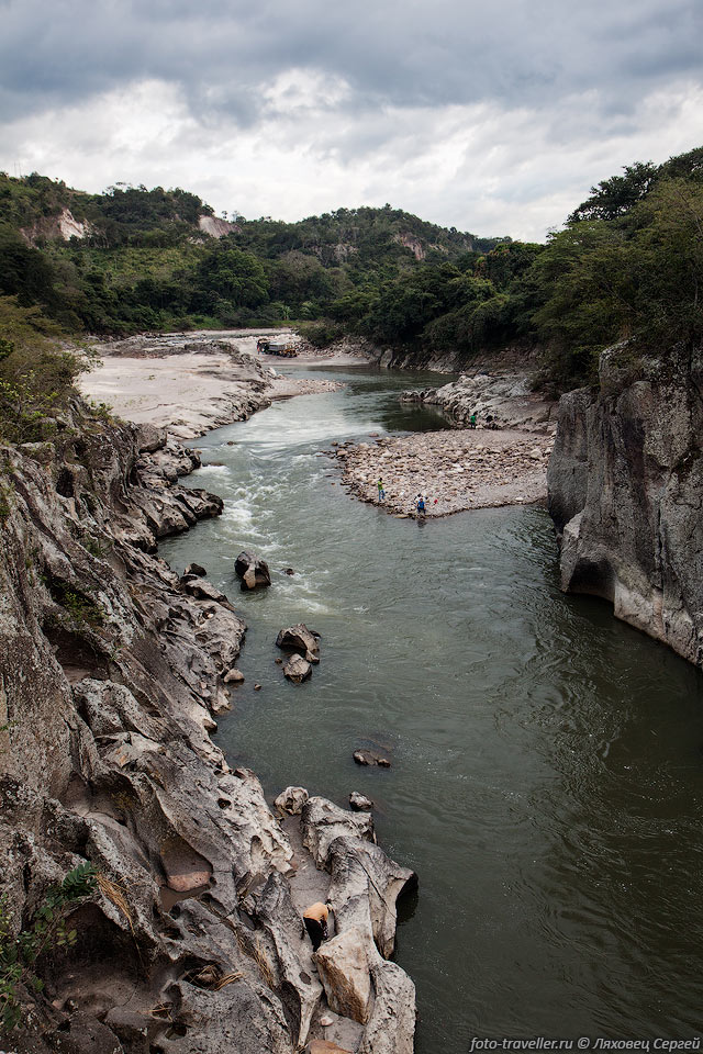 Проезжаем мимо речки Río Grande de Mejocote