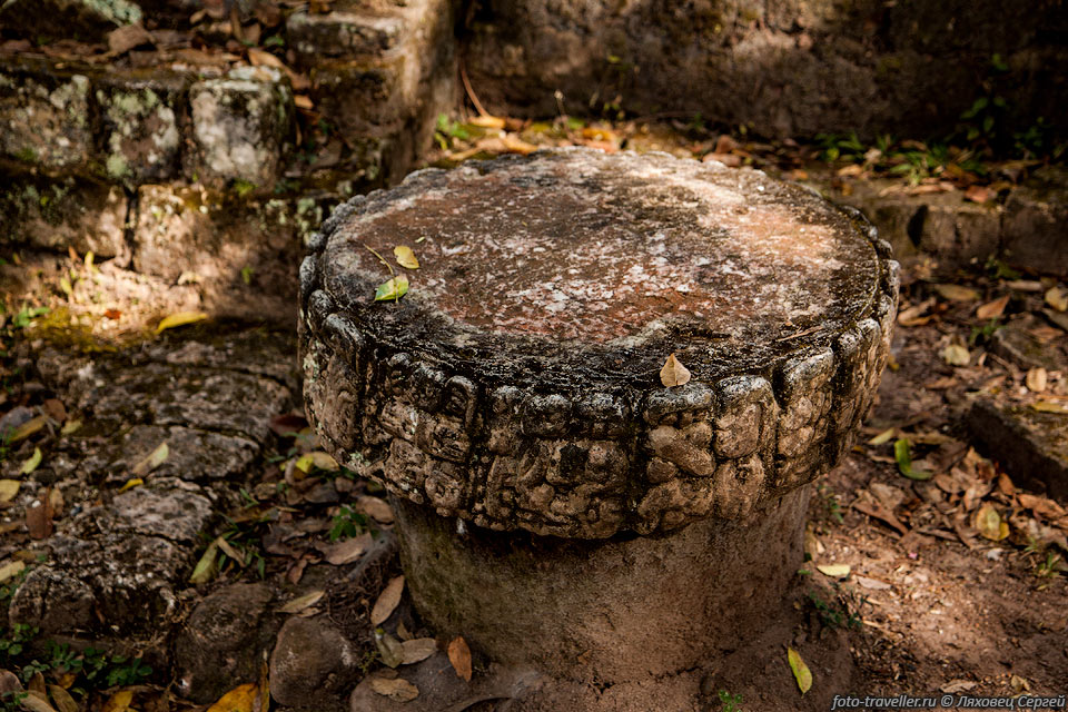 Один из алтарей майя в Копане.