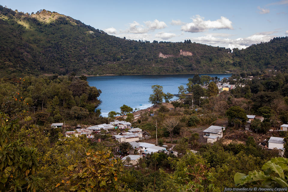 Кальдерное озеро (Laguna de Calderas) расположено на склоне вулкана 
Пакая