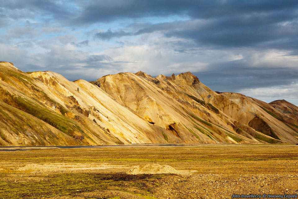 Ландманналойгар - одно из самых интересных мест в Исландии.

Также это место называется заповедник Фьяллабек (Fjallabak Nature Reserve).
Пейзажи тут просто потрясающие!