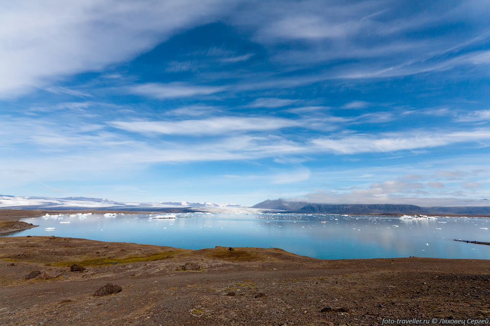Исландия переводится как "страна льдов"