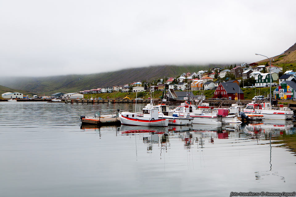 Причал в рыбацком поселке Сиглюфьордур (Siglufjörður)