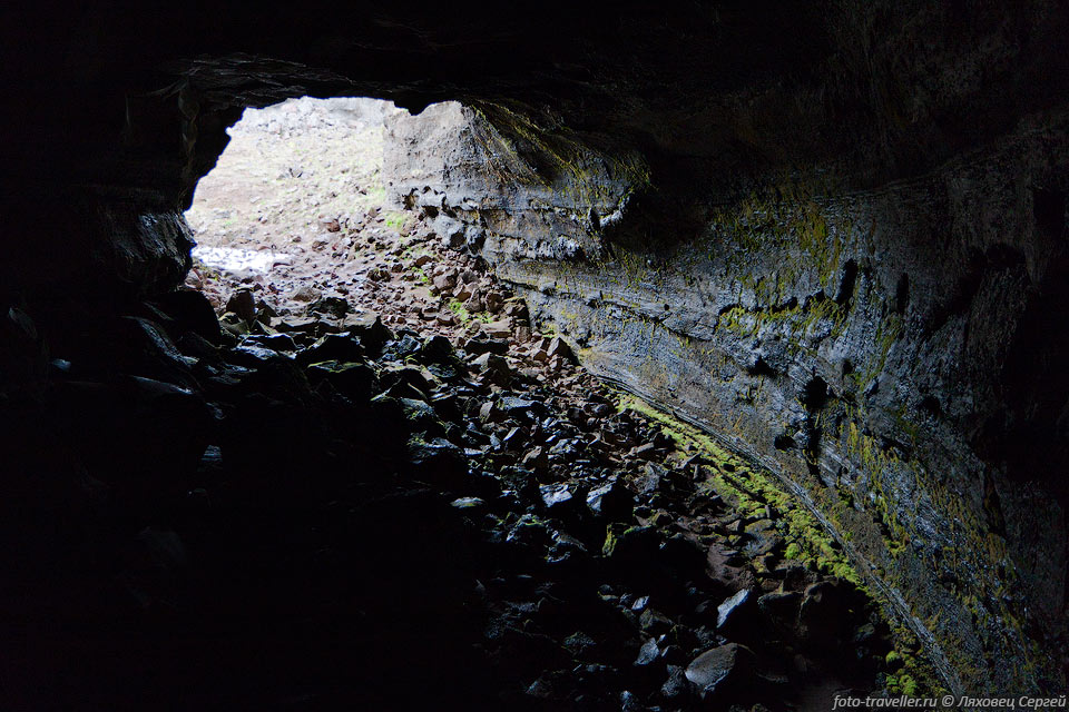 Пещерная система Суртсхетлир (Surtshellir) - Стефансхетлир (Stefánshellir) 
- Исхетлир (Íshellir) имеет суммарную длину 3490 метров.