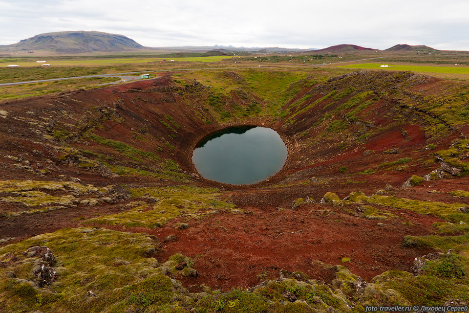 Зелено-красный кратер Кериза имеет возраст около 3000 лет.
Глубина достигает 55 метров, ширина - 170 метров, длина в поперечнике - 270 метров.
Озеро имеет глубину 7-14 м.