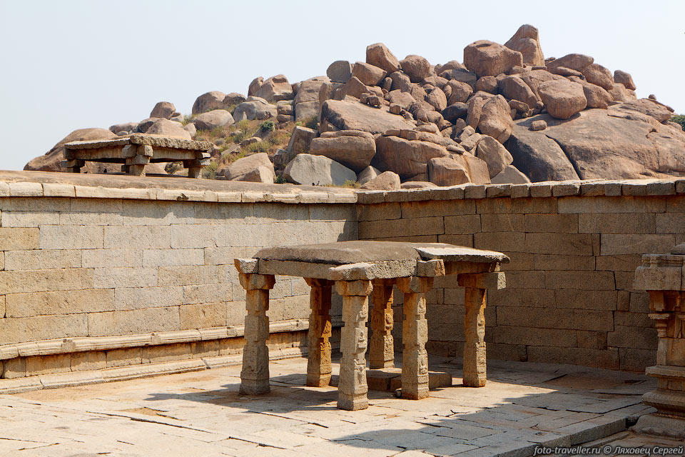Руины Виджаянагара принадлежат к объектам всемирного наследия 
ЮНЕСКО