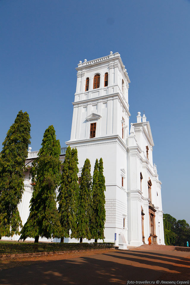 Собор Се (Se Cathedral of Santa Catarina) - это крупнейшая церковь 
Гоа.