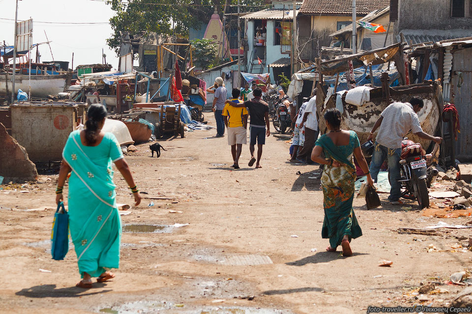 Трущобы в Мумбай.
Современные кварталы соседствуют с трущобами, 
которые считаются рассадниками различных болезней.