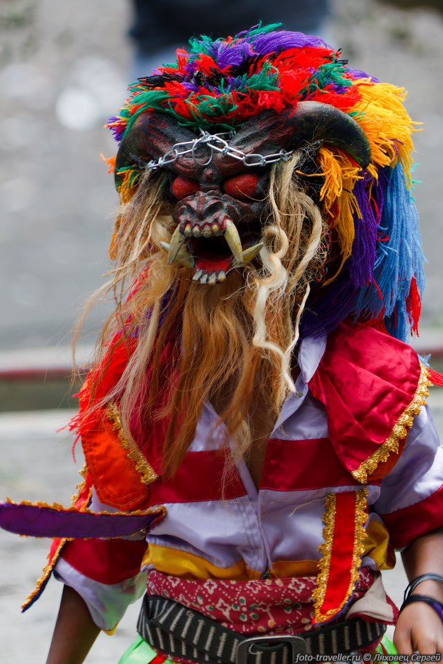 Страшное чудовище.
Многие яванские классические танцы повествуют о героической борьбе.
