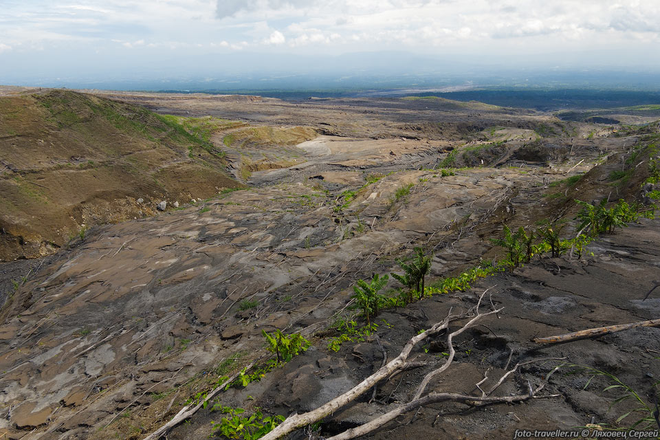 Последствия современного извержения вулкана Мерапи в 2010 году.
Место, где когда-то была деревня Кинахреджо.
