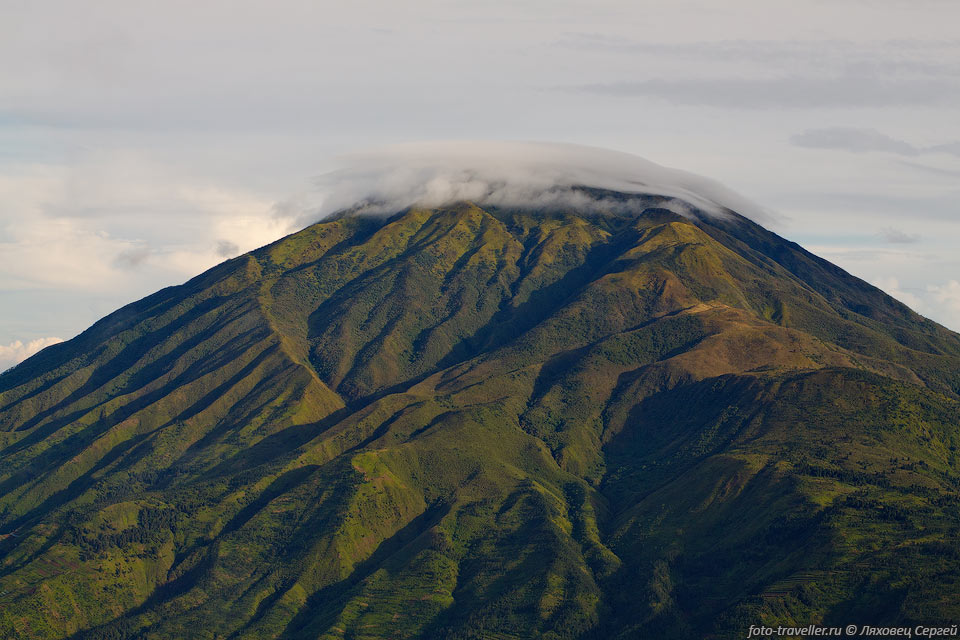 Вулкан Мербабу (Merbabu) высотой 3145 метра расположен немного 
севернее вулкана Мерапи.
Последнее извержение было 1797 году.