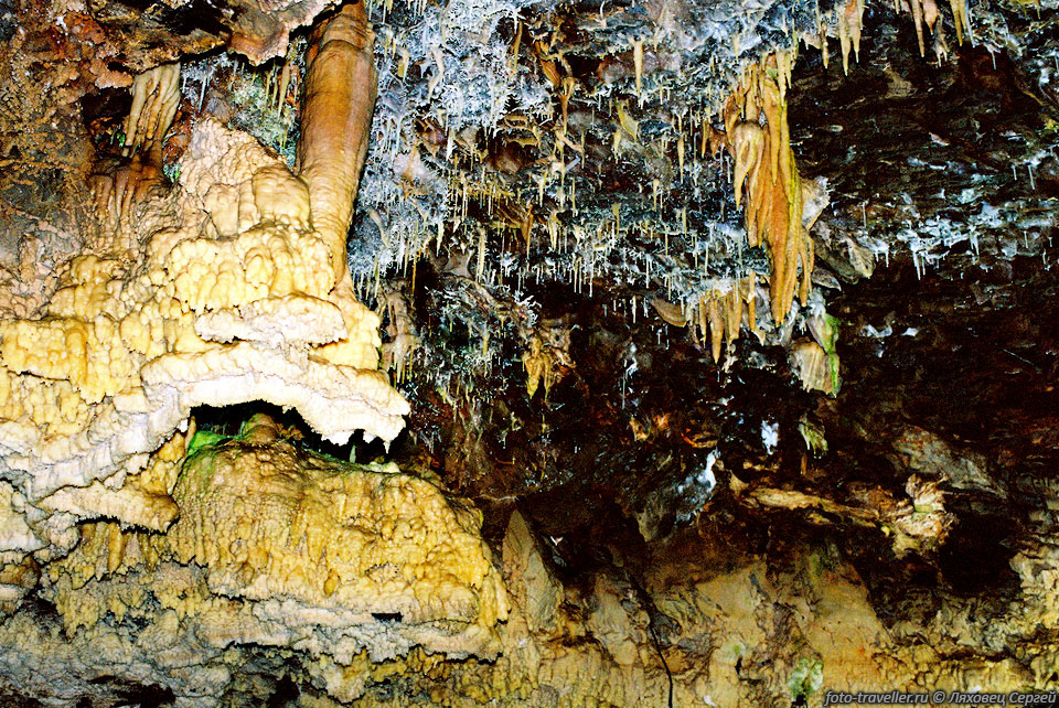 Натечное убранство пещеры Алисадр
