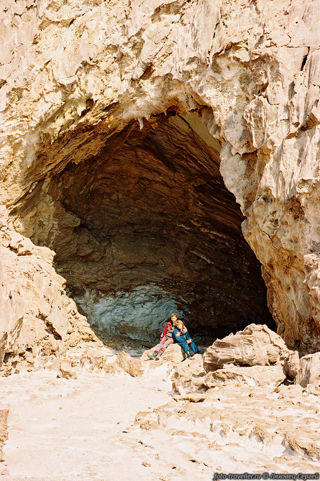 Вход в пещеру Намактунель является характерной особенностью пещеры.
Его размеры 8х12 метров.