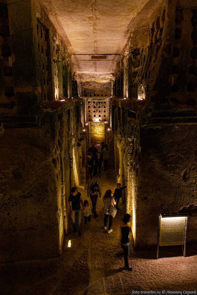 Пещера-голубятня (Columbarium Cave) построена в 300 году до н. 
э.