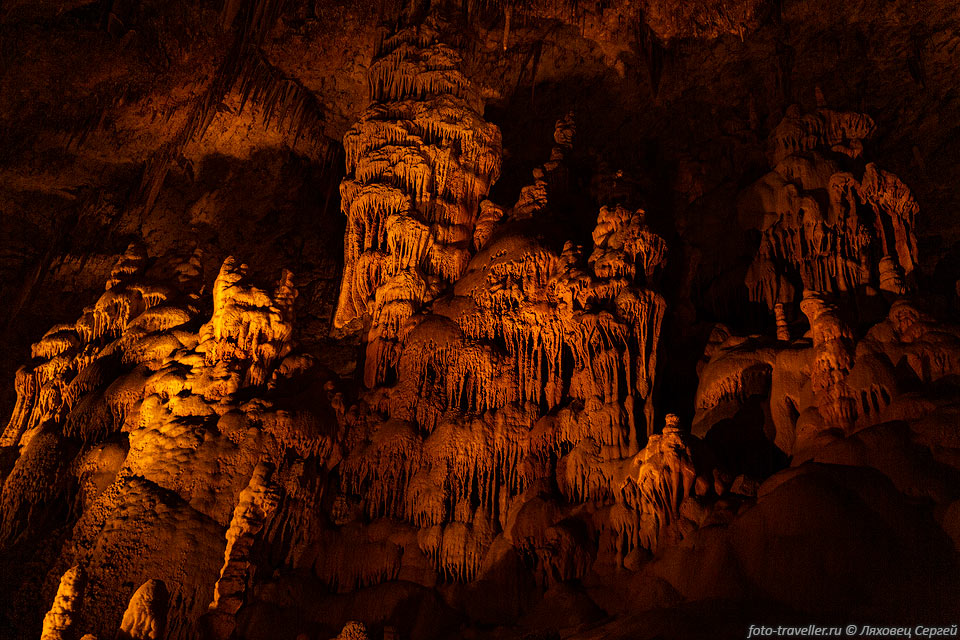Температура в пещере Сорек постоянная, 22°С, влажность 92-100%. 
Концентрация СО2 поддерживается искуственно - в пещере стоит специальный 
баллон с датчиком, который реагирует на изменение атмосферы и с помощью открытия 
баллона приводит ее в нужное состояние.
