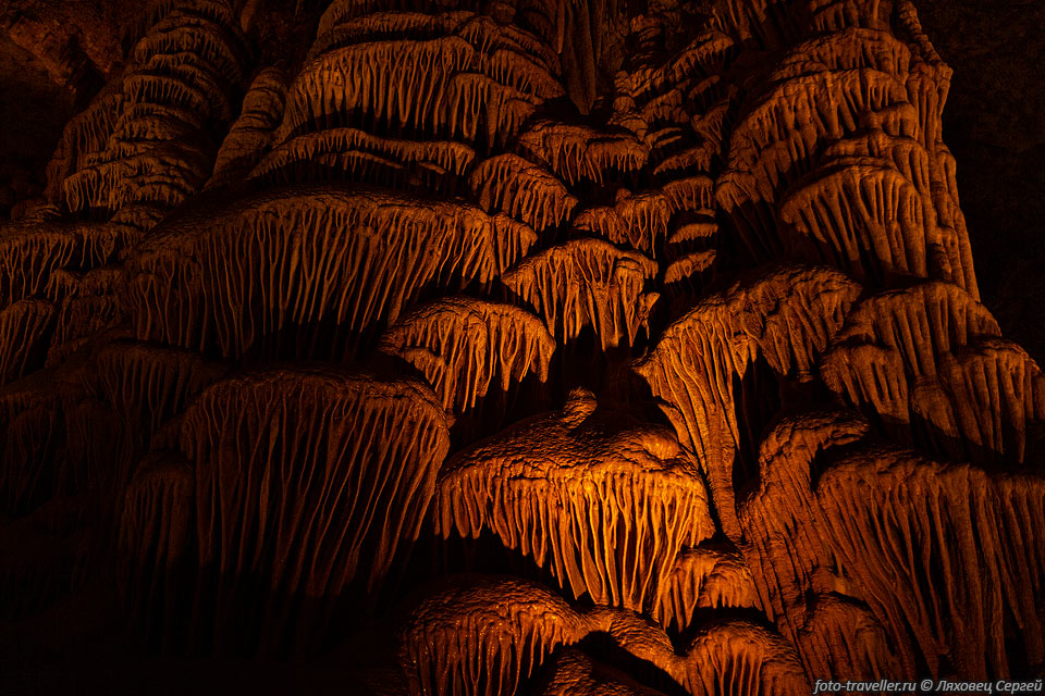 Карстовые процессы в пещере Сорек продолжаются и многие сталактиты 
и сталагмиты продолжают расти