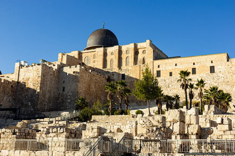 Свинцовый купол мечети Аль-Акса (Al-Aqsa Mosque ) на Храмовой
горе.