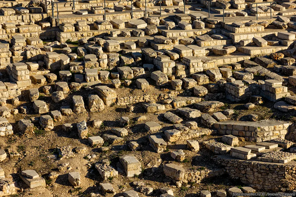 Елеонская (Масличная гора, Mount of Olives) - возвышенность напротив
восточной стены 
Старого города Иерусалима, по восточную сторону Кедронской долины.