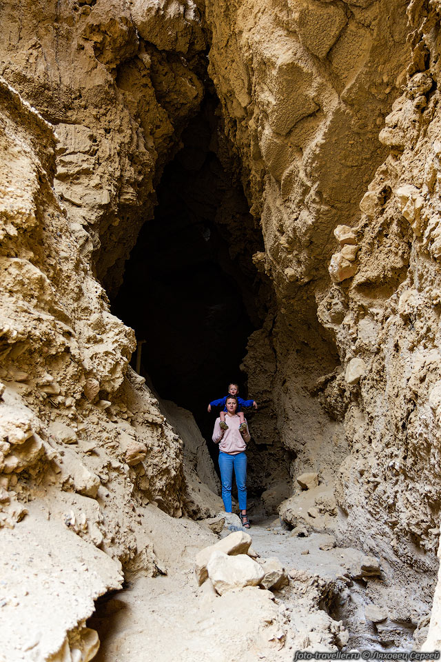Вход в пещеру Аруботаим