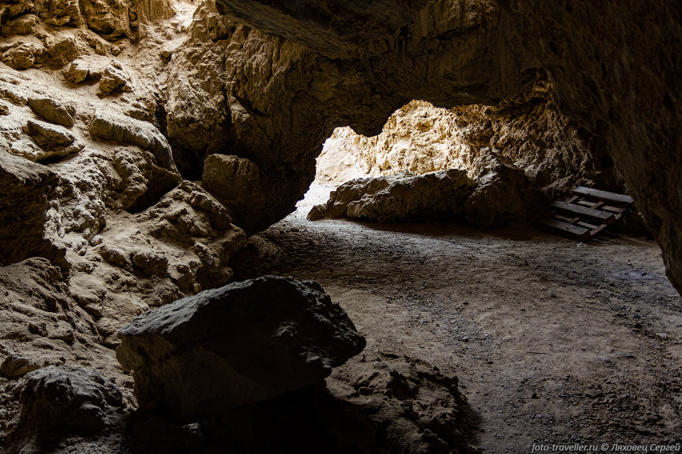 Привходовая часть пещеры Малхам