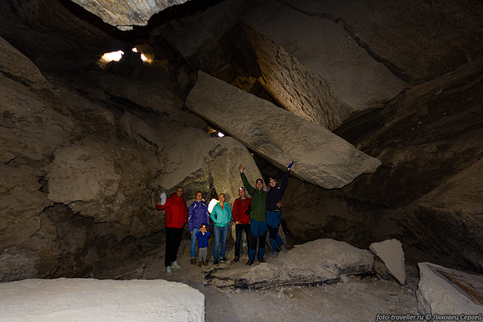 Наша группа в пещере Малхам