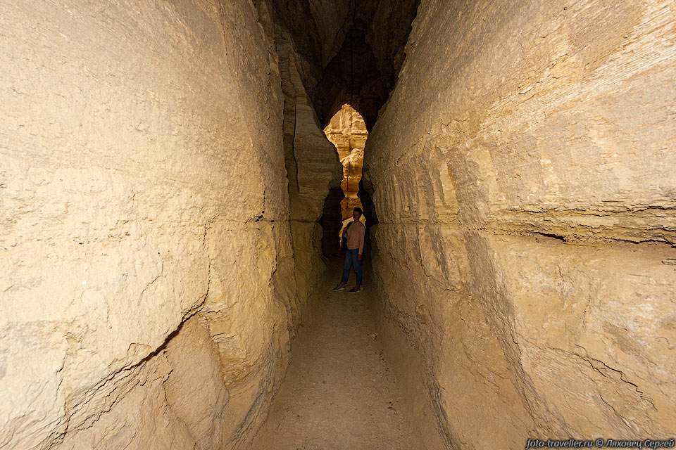 Ширина хода пещеры Гекама обычно 1,5-2,5 метра
