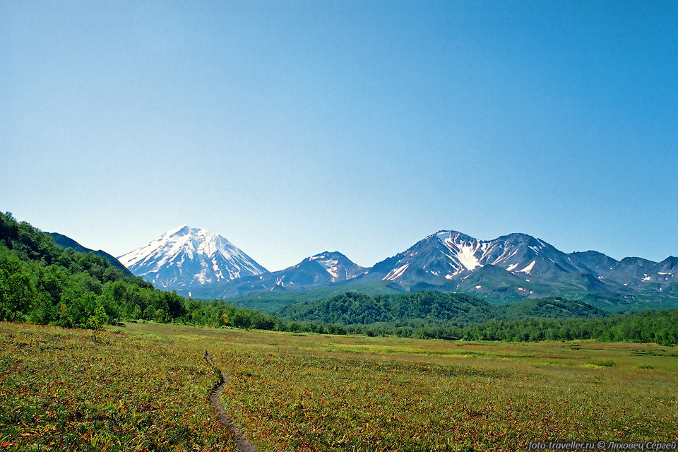 Панорама вулканов Корякский, Арик и Ааг