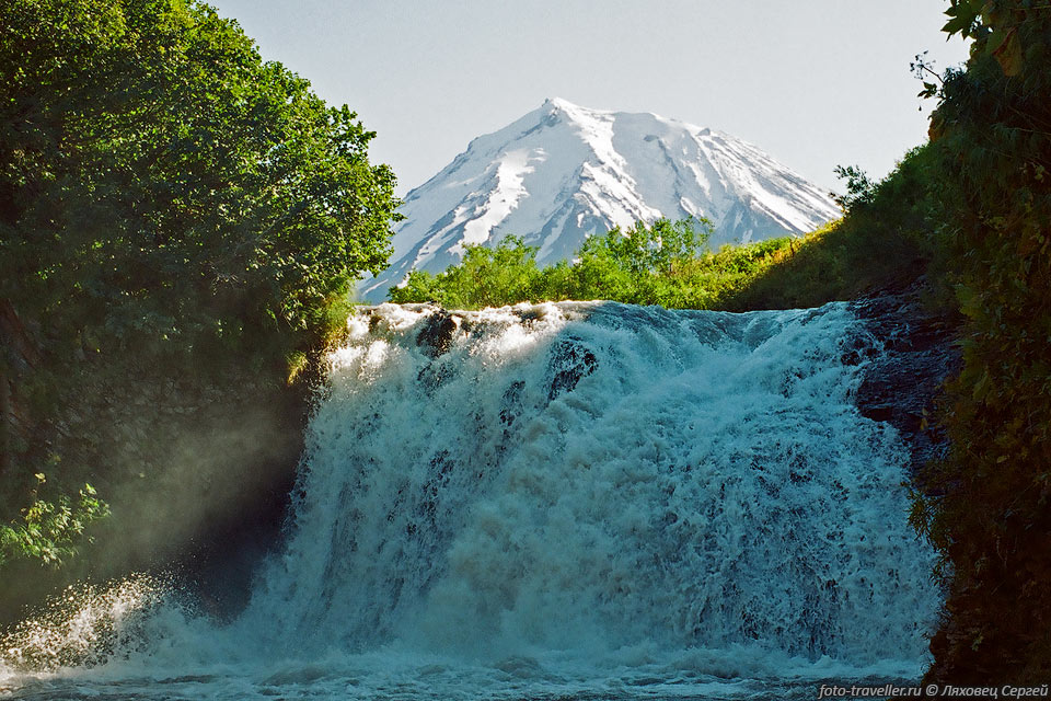Водопад на реке Шумной, стекающей со склонов вулкана Корякского